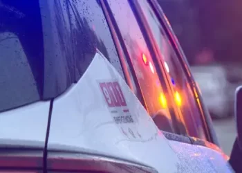 Localizan a Sujeto con Huellas de Violencia, Esposado y Dentro de Vehículo Incendiado en Cajeme