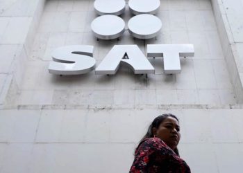 Grandes bancos, mineras y maquilas pagan hasta cinco veces menos impuestos que otras empresas: SAT