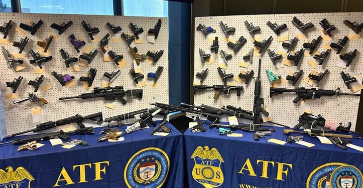 Ronald Johnson: EU ha asegurado miles de armas y municiones que tenían como destino a criminales en México