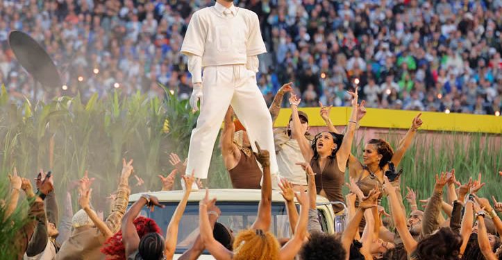 Bad Bunny deslumbra en la Super Bowl con una defensa de América más allá de Estados Unidos