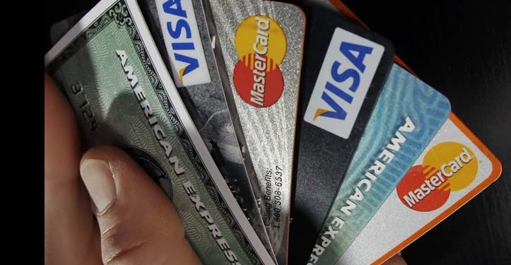 Bancos se embolsaron en 2025 cifra récord de $289 mil millones por comisiones