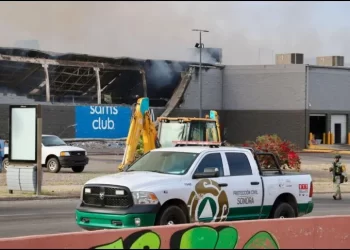 Calles cerradas en Hermosillo tras el incendio de Sams Club