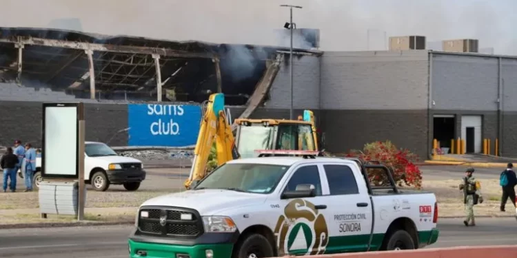 Calles cerradas en Hermosillo tras el incendio de Sams Club