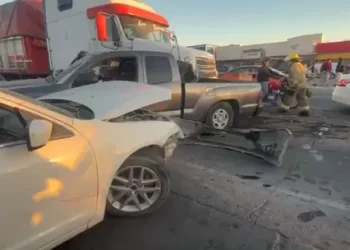 Choque Múltiple en Hermosillo; Tráiler se Impacta Contra Seis Carros