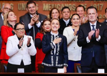 Sheinbaum apela a la soberanía en el aniversario de la Constitución: “México no se arrodilla ni se vende”