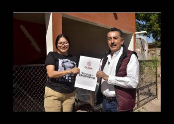 Javier Lamarque consolida en Cajeme certeza jurídica con entrega de escrituras a familias vulnerables