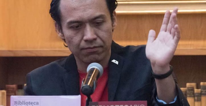 Marx Arriaga rebasa los tres días atrincherado en la SEP: autoridades presionan para su salida