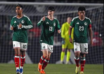 México golea a Islandia en un estadio Corregidora que homenajeó a las fuerzas armadas