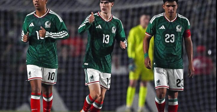 México golea a Islandia en un estadio Corregidora que homenajeó a las fuerzas armadas