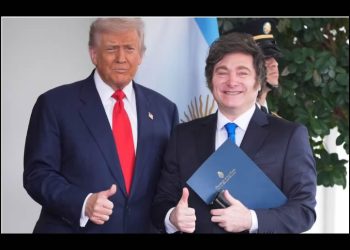 Jornadas laborales de 12 horas y pagos en especie; esta es la recién aprobada reforma laboral de Milei en Argentina