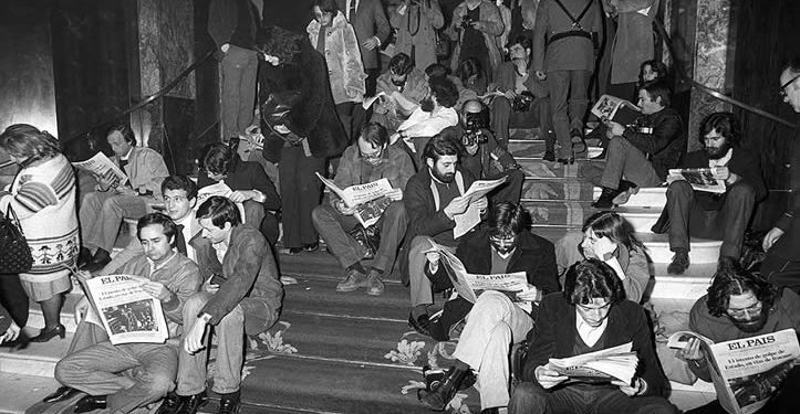 Javier Cercas, escritor: “Ya no basta con que el periódico cuente la verdad, además, debe desmontar mentiras”