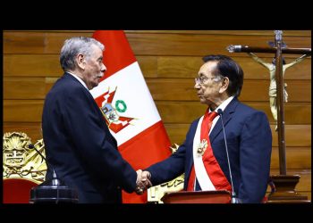 El Congreso de Perú designa presidente a José María Balcázar, el octavo en una década