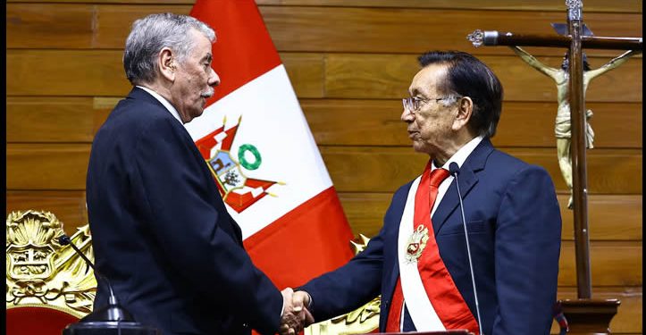 El Congreso de Perú designa presidente a José María Balcázar, el octavo en una década