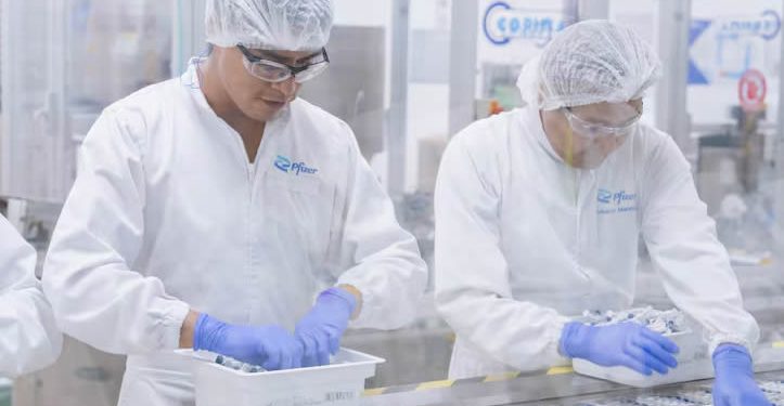 Trump amaga con aranceles de 100 % a farmacéuticas mexicanas; quiere su producción en EU