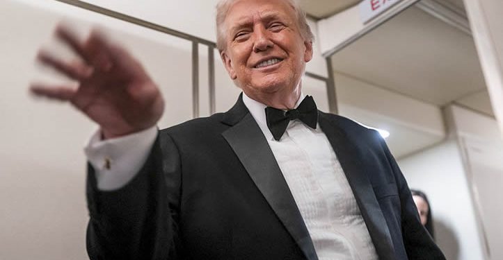 Trump afirma que Sheinbaum accedió a su petición de frenar los envíos de petróleo a Cuba