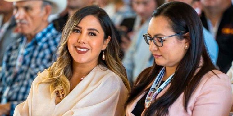 Concreta Dayana Pérez Mendoza en Cananea, Sonora alianza histórica en beneficio de artesanos del cobre