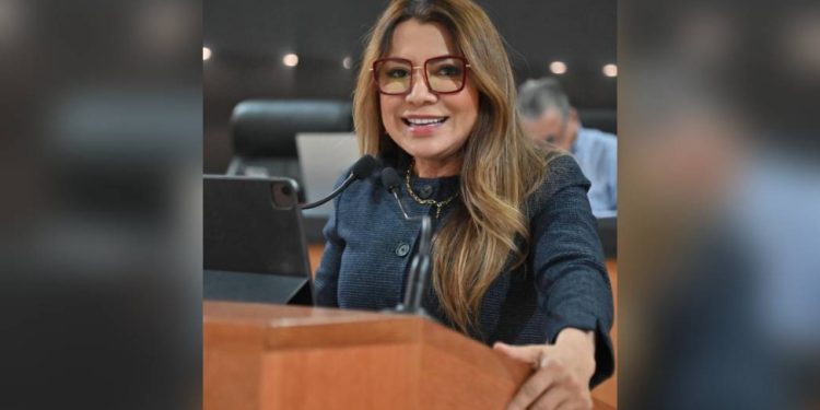 Lupita Saldaña busca frenar megaproyectos de gas en el Golfo de California por riesgo ambiental