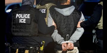 Trump confirma envío de agentes del ICE a los aeropuertos para seguridad; llegan este lunes