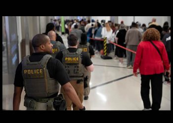 El ICE se despliega por más de una docena de aeropuertos en medio del cierre del Departamento de Seguridad Nacional