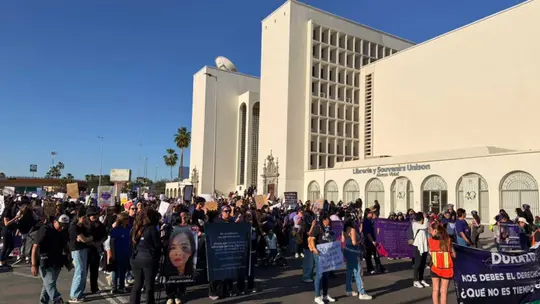 Inicia la Marcha del 8M en Hermosillo, Sonora: Esto es lo que se Vive Durante el Recorrido