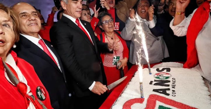En su 97 aniversario, el PRI llama a Acción Nacional y a MC a mantener alianza opositora