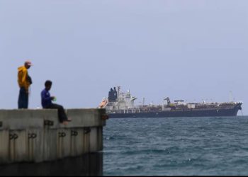 Estados Unidos advierte que analizará “caso por caso” si México decide reenviar crudo a Cuba