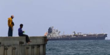 Estados Unidos advierte que analizará “caso por caso” si México decide reenviar crudo a Cuba