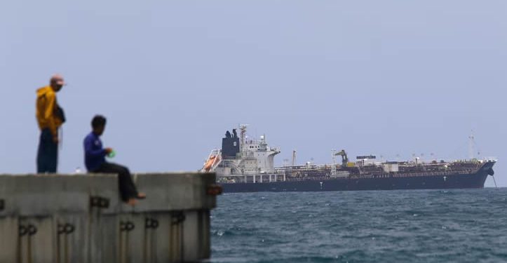 Estados Unidos advierte que analizará “caso por caso” si México decide reenviar crudo a Cuba