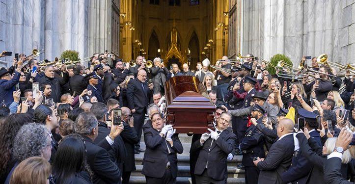 Entre trombones, salsa y aplausos despiden a Willie Colón en Nueva York