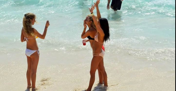 Embajada de EU emite alerta a spring breakers que quieran vacacionar en México