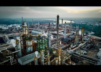 Pemex ‘le gana’ a crisis petrolera en Medio Oriente: Barril de crudo sube a 70 dólares