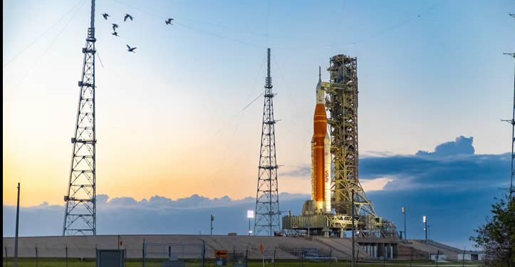Arranca la cuenta atrás para lanzar la primera misión a la Luna en medio siglo