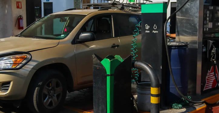Acuerdan Gobierno y sector gasolinero reducción del precio del diésel