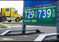 El precio del galón de gasolina en Estados Unidos supera los cuatro dólares por primera vez desde 2022 y desata las críticas a Trump