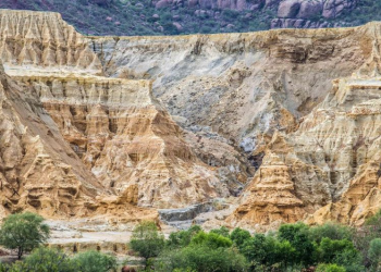 De los campos de tierra eterna a la tecnología del futuro, Minerales críticos