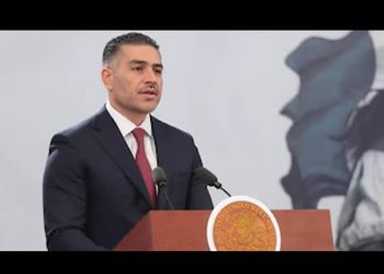 Harfuch asegura que Mónica Zambada Niebla no cuenta con orden de aprehensión ni en México ni en EEUU: la retuvieron con una menor