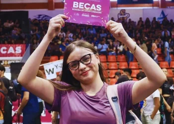 Serán universales: Sonora dará becas a todos los estudiantes de primaria a universidad