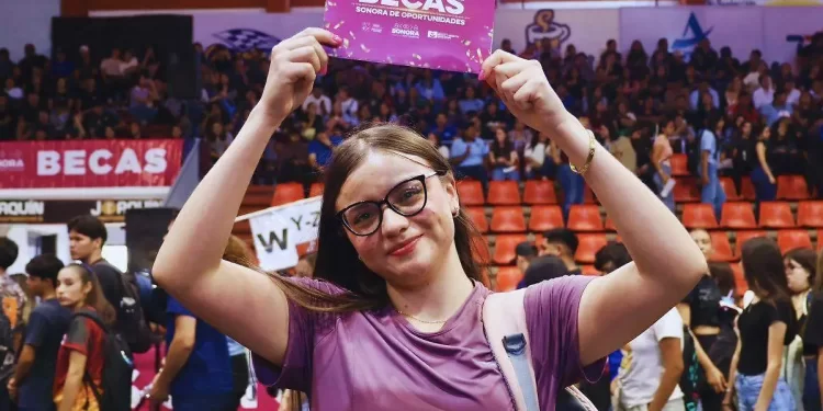 Serán universales: Sonora dará becas a todos los estudiantes de primaria a universidad