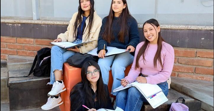 Más de 4 mil aspirantes avanzan hacia su ingreso a la UES a un mes de abrirse el registro