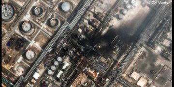 Irán bombardea infraestructuras de Arabia Saudí y Qatar y abre un frente directo con los países del Golfo