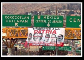 Exhiben en lonas a diputados federales petistas que votaron contra la reforma electoral