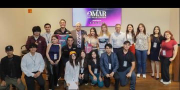 Dialoga Omar Del Valle Colosio con jóvenes sobre cuidado del agua