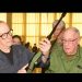 Silvio Rodríguez recibe el fusil AKM que pidió para defender a Cuba si “se lanza” Estados Unidos