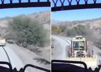 Captan Momento Exacto Cuando Tren Choca contra Maquinaria Pesada en Vías de Sonora