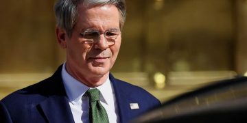 Aranceles del 15% de Trump comenzarán esta semana: Bessent