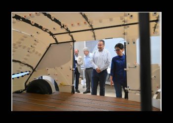 Reconoce Toño Astiazarán talento local que trabaja en vehículo eléctrico multipropósito