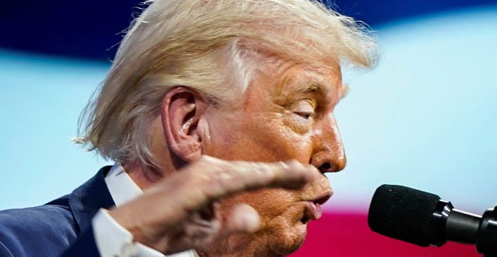 Trump recrea llamada con Sheinbaum en tono de burla