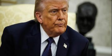 Trump asegura que sería un “gran honor” para él “tomar Cuba”