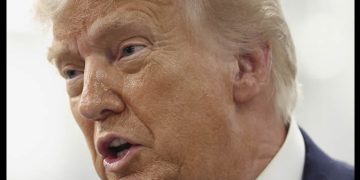 Trump ordena posponer los ataques contra infraestructura energética iraní durante cinco días