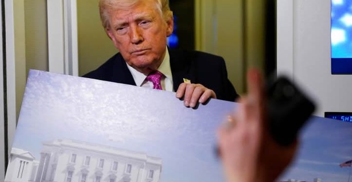 Trump admite en entrevista que quiere “apropiarse del petróleo de Irán”